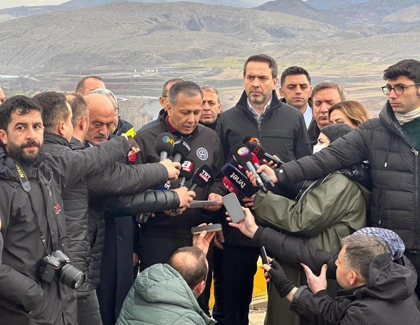Erzincan'da altın madeninde toprak kayması! Bakan Yerlikaya: 9 kişiye ulaşılamıyor