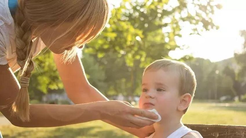 Islak mendilde plastik tehlikesi: Pet şişedekinden daha riskli, sakın böyle kullanmayın!