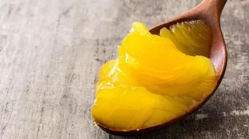 Süte 1 kaşık ekleyin: Ne ağrı ne sivilce kalıyor! A,D,E,K vitaminlerini bir çırpıda alacaksınız