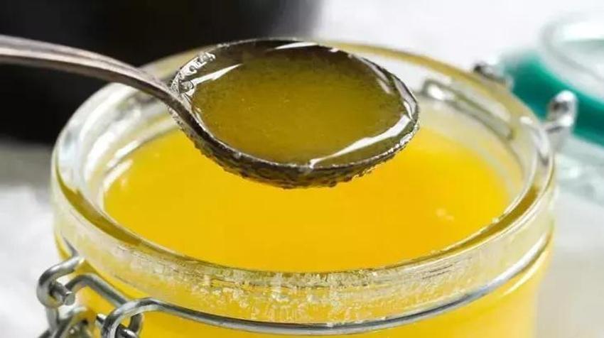 Süte 1 kaşık ekleyin: Ne ağrı ne sivilce kalıyor! A,D,E,K vitaminlerini bir çırpıda alacaksınız