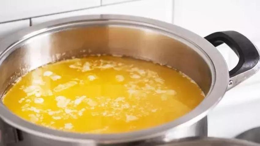 Süte 1 kaşık ekleyin: Ne ağrı ne sivilce kalıyor! A,D,E,K vitaminlerini bir çırpıda alacaksınız