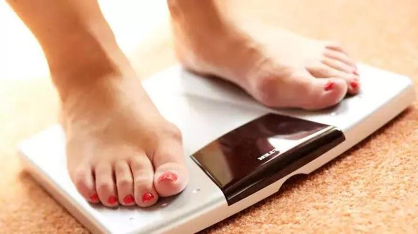 Süte 1 kaşık ekleyin: Ne ağrı ne sivilce kalıyor! A,D,E,K vitaminlerini bir çırpıda alacaksınız