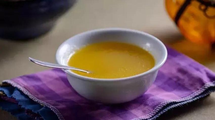 Süte 1 kaşık ekleyin: Ne ağrı ne sivilce kalıyor! A,D,E,K vitaminlerini bir çırpıda alacaksınız