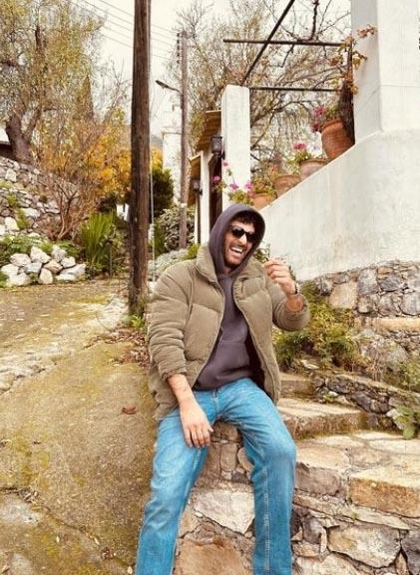 Engin Akyürek’in tarzı sosyal medyanın diline düştü! 'Sence olmuş mu?'