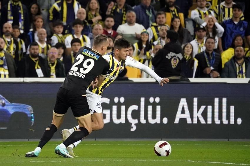 Yıldız isim Fenerbahçe'den ayrıldı! İsmail Kartal, Dzeko yerine kurtarıcı yaptı ama yetmedi