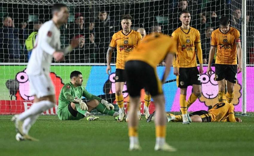 Altay Bayındır bombası patlıyor! Galatasaray'ı duyurdular