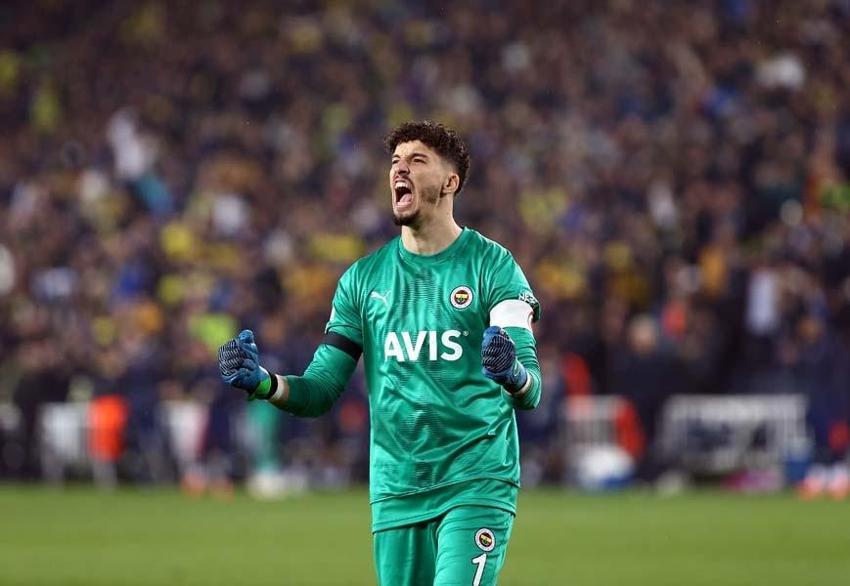 Altay Bayındır bombası patlıyor! Galatasaray'ı duyurdular