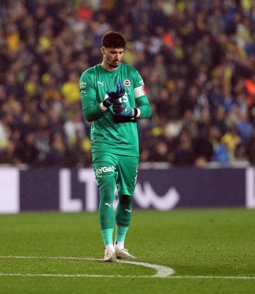 Altay Bayındır bombası patlıyor! Galatasaray'ı duyurdular