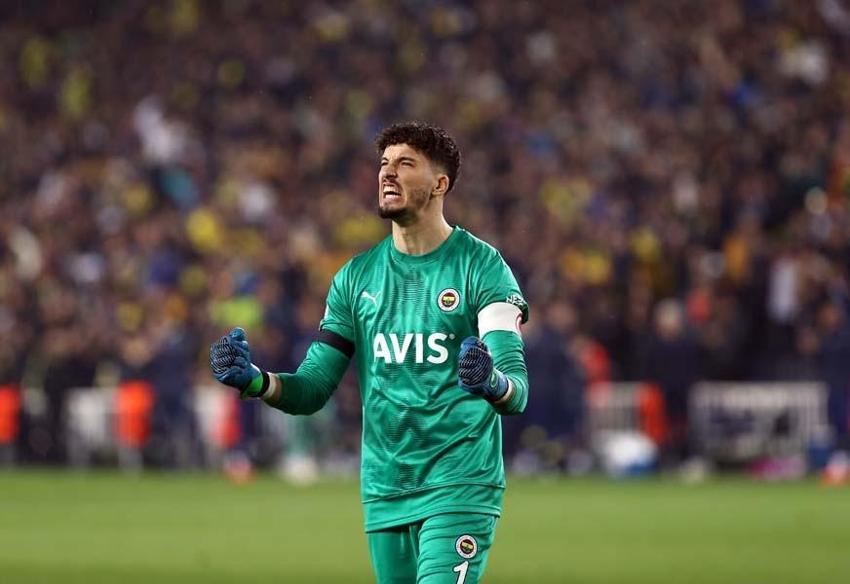 Altay Bayındır bombası patlıyor! Galatasaray'ı duyurdular