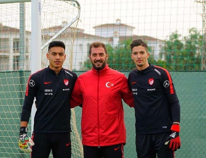 Altay Bayındır bombası patlıyor! Galatasaray'ı duyurdular