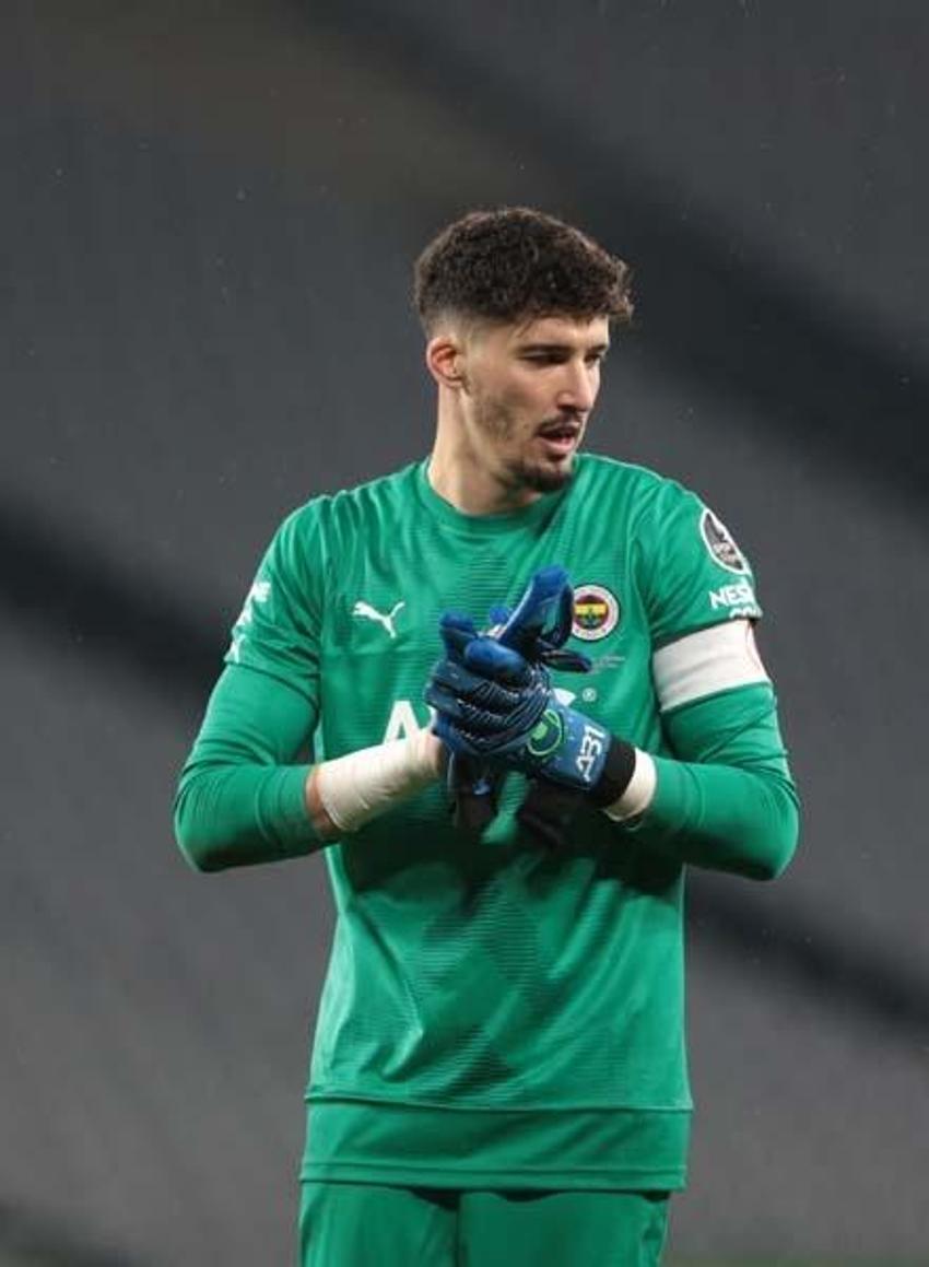 Altay Bayındır bombası patlıyor! Galatasaray'ı duyurdular