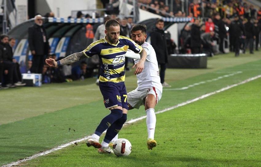 Ankaragücü maçında Galatasaray'dan İlber Ortaylı ile hakeme protesto!
