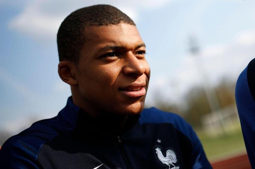 Yılın transferinde Mbappe Real Madrid ile her konuda anlaştı! İşte çılgın imza parası ve yıllık maaşı...