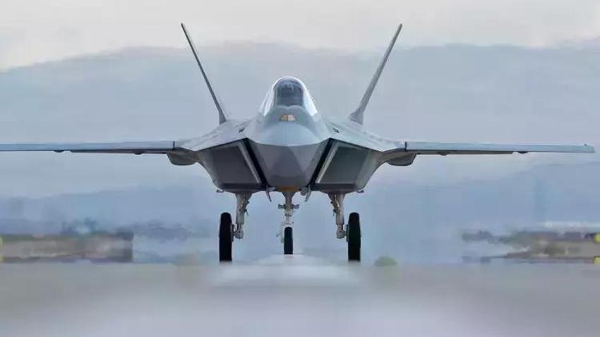 Amerika'nın kimseye satmadığı F-22 Raptor'un muadili: Kaan savaş uçağının özellikleri neler? MMU Kaan savaş uçağında pilot var mı?