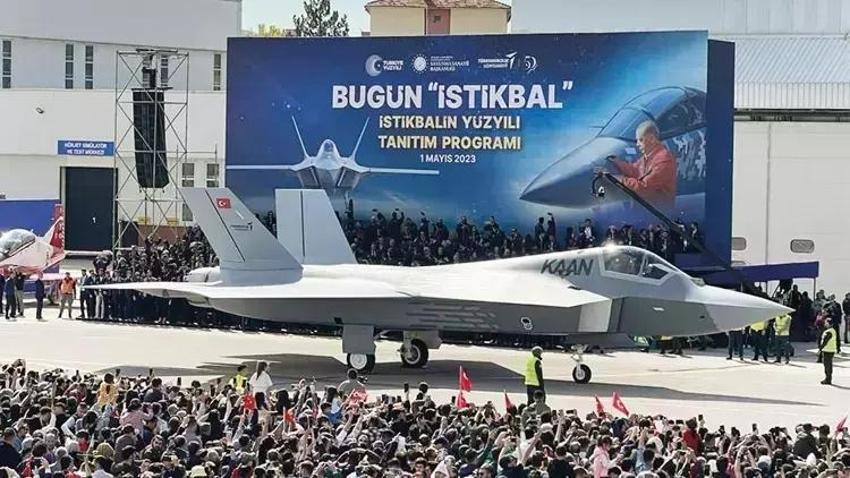 Amerika'nın kimseye satmadığı F-22 Raptor'un muadili: Kaan savaş uçağının özellikleri neler? MMU Kaan savaş uçağında pilot var mı?