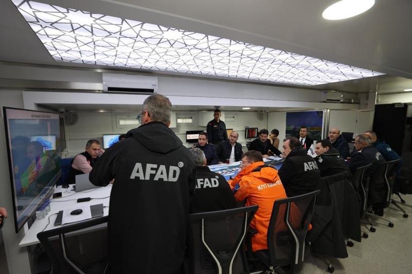 Batan geminin kayıp mürettebatını aramada 8. gün! Görüş mesafesi sıfır, dalgıçlar elle arama yapıyor