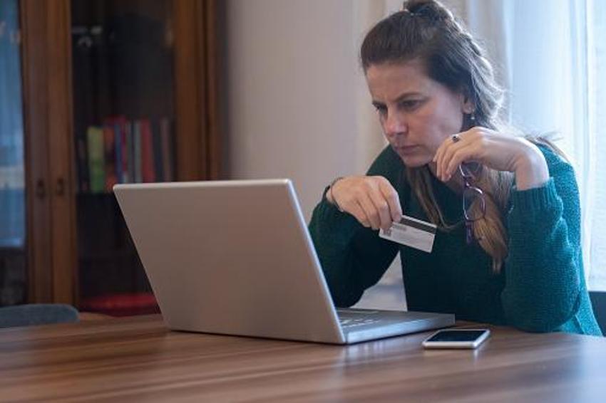 Uzman isim akılalmaz 5 dolandırıcılık yöntemini açıkladı! Yüzünüzü bile çalıyorlar