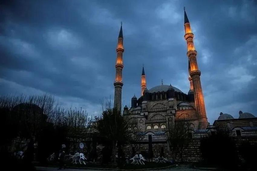 2024 yılı Kadir gecesi ne zaman, bu yıl hangi gün idrak edilecek, ayın kaçında 2024? Bin aydan daha hayırlı kadir gecesi bu yıl ne zaman?
