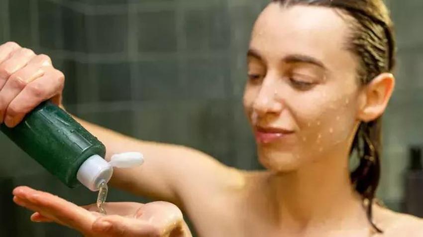 Dünyaca ünlü kuaförden şampuan tüyosu: 2 kez yapmak saçları öldürüyor!