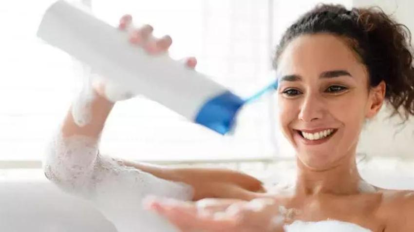 Dünyaca ünlü kuaförden şampuan tüyosu: 2 kez yapmak saçları öldürüyor!