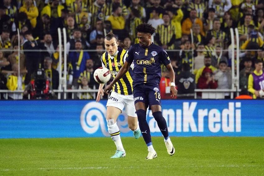 Fenerbahçe, Kasımpaşa karşısında 3 puanı son dakika golü ile aldı