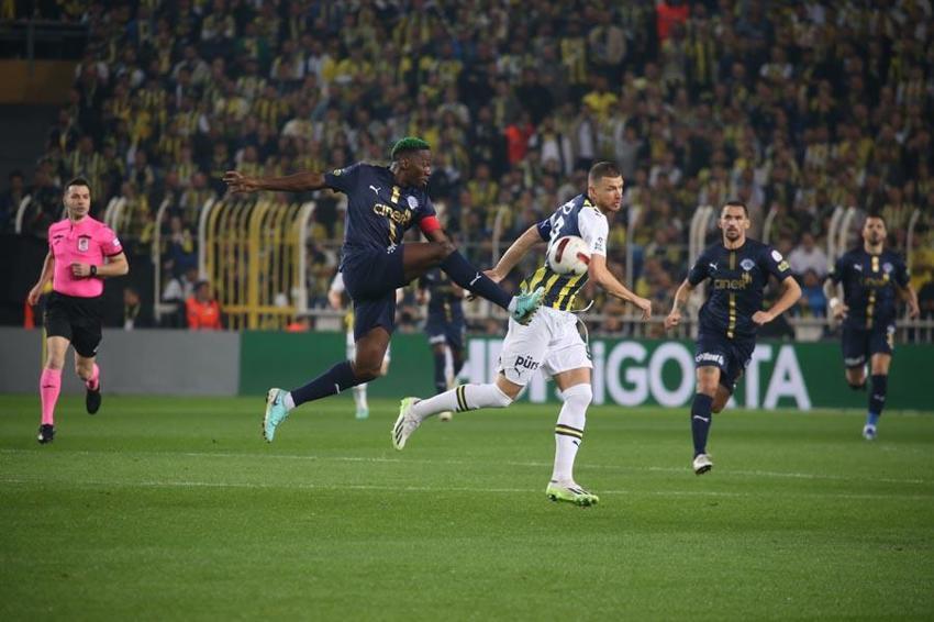 Fenerbahçe, Kasımpaşa karşısında 3 puanı son dakika golü ile aldı