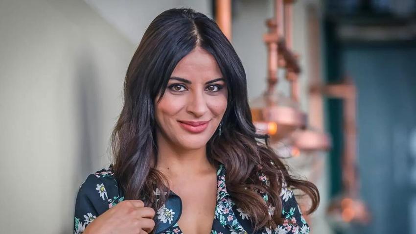 Şarkıcı Zara saçlarını sarıya boyattı! Yeni imajı takipçilerini ikiye böldü!