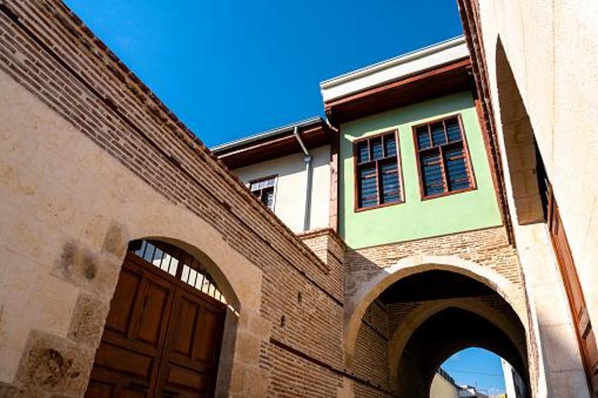 Tarihi dokusuyla büyülüyor! Adana'ya gidip burayı görmeden dönmeyin