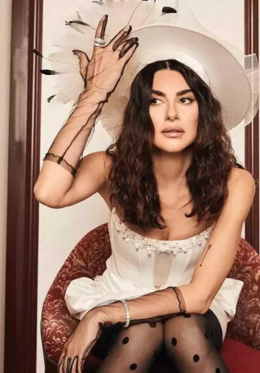 Nesrin Cavadzade yeni sevgilisiyle görüntülendi! Ortalığı birbirine kattılar