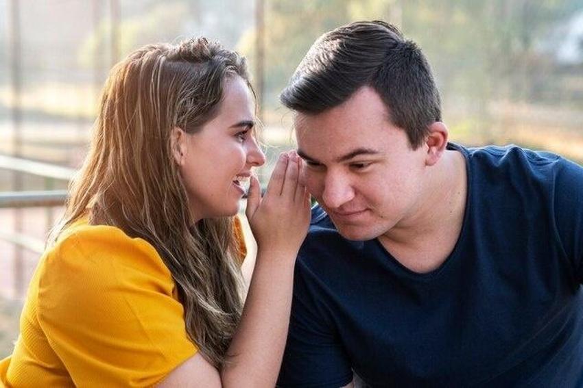 Platonik aşkın 8 işareti: Sizden hoşlanan insanları anında fark edin!