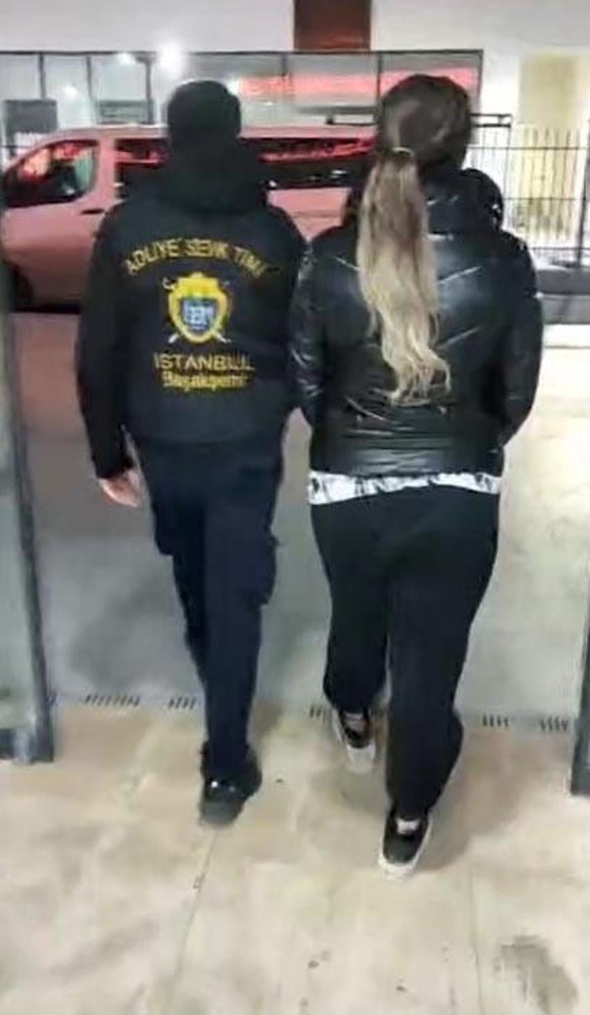 Kadın müşteri taksiciye kabusu yaşattı! Taksimetre ücretini ödememek için küfür edip polise saldırdı