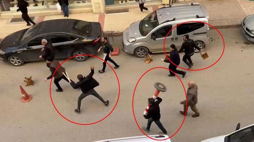 Elazığ'da meydan muhaberesi gibi kavga! Silah, bıçak, tabure ve duba kullanarak birbirlerine girdiler