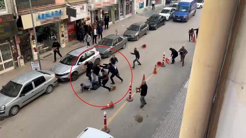 Elazığ'da meydan muhaberesi gibi kavga! Silah, bıçak, tabure ve duba kullanarak birbirlerine girdiler