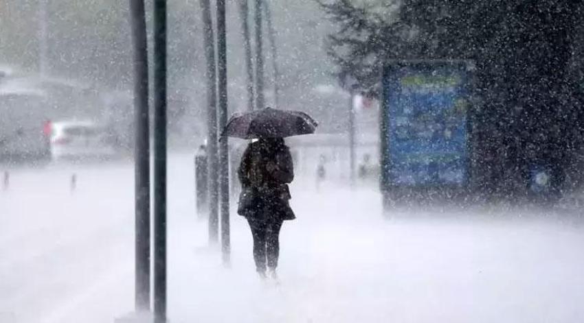 Kar yağışı ve gök gürültülü sağanak yağış! Meteoroloji'den Marmara ve Güneydoğu Anadolu için toz taşınımı uyarısı