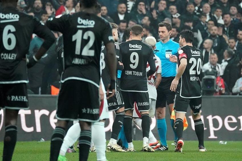 Beşiktaş-Galatasaray derbisinin gizli kahramananı! Maçın ardından ağır eleştiri ve övgü: Bu adamı hangi akıl transfer etti?