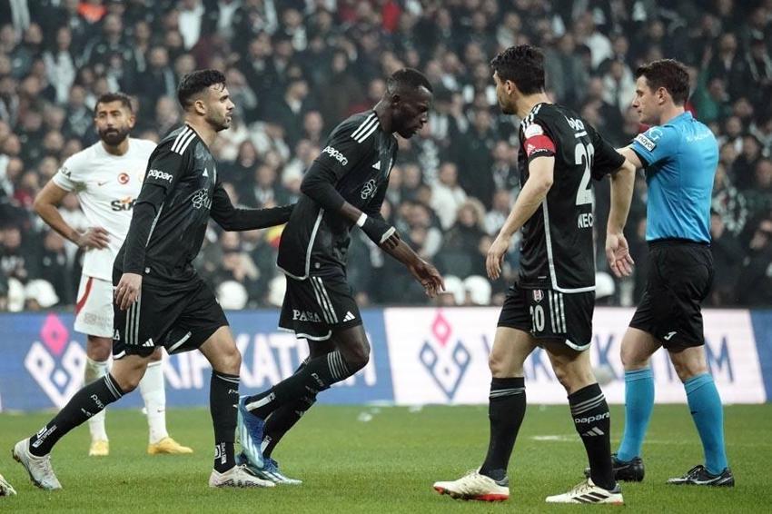 Beşiktaş-Galatasaray derbisinin gizli kahramananı! Maçın ardından ağır eleştiri ve övgü: Bu adamı hangi akıl transfer etti?