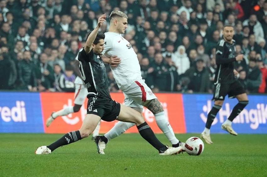 Beşiktaş-Galatasaray derbisinin gizli kahramananı! Maçın ardından ağır eleştiri ve övgü: Bu adamı hangi akıl transfer etti?