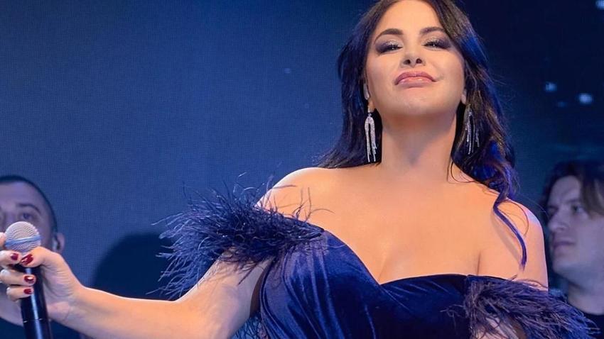 Şarkıcı Zara saçları boyattı, göğüs dekoltesini açtı! Takip et butonuna basan basana...