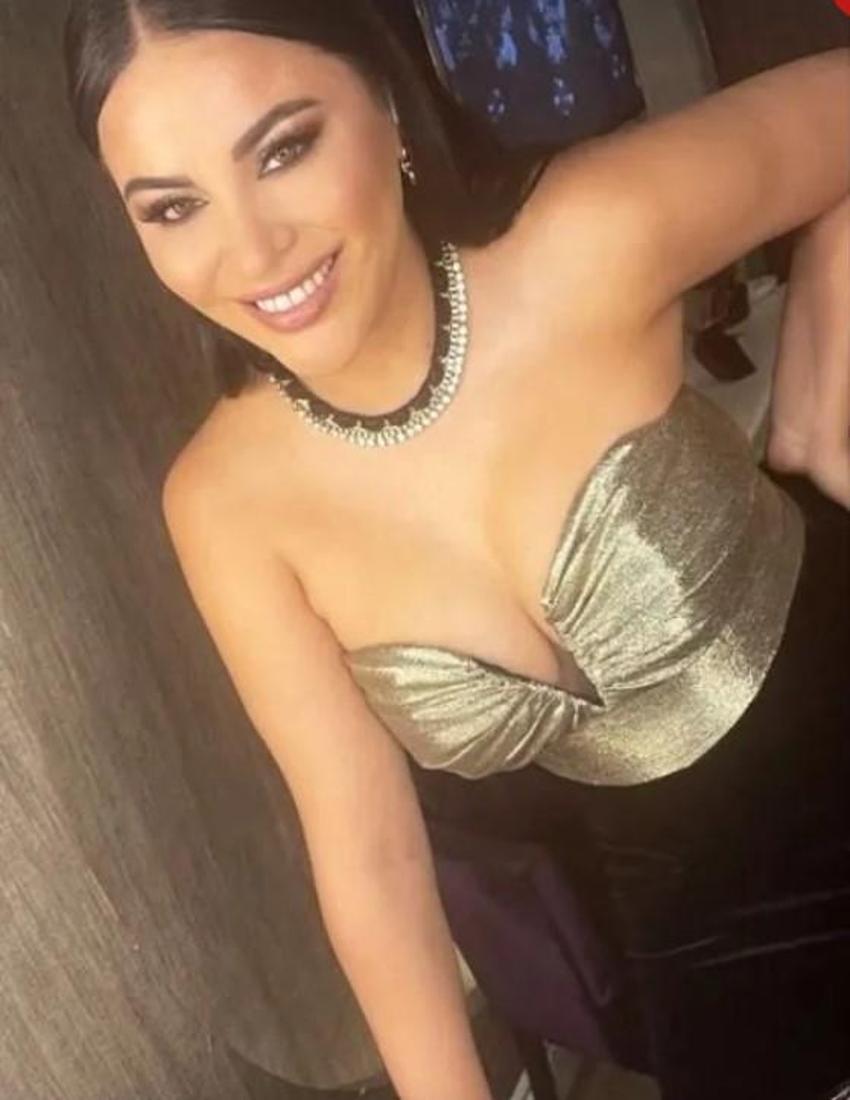 Şarkıcı Zara saçları boyattı, göğüs dekoltesini açtı! Takip et butonuna basan basana...