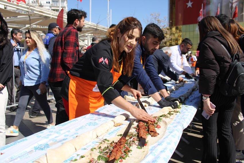 Aydın'da Adana günleri! Tanıtım bahane, kebap ve şırdan şahane