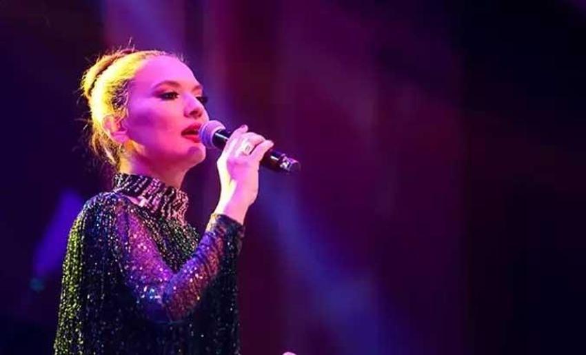 Demet Akalın’dan Ebru Gündeş açıklaması! ‘Çok mutlu oldum onun adına’
