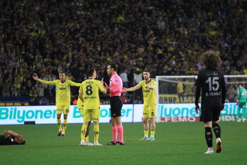 Fenerbahçe'de çıldırtan rotasyon! İsmail Kartal'a şok tepki: Çeker vururum kendimi
