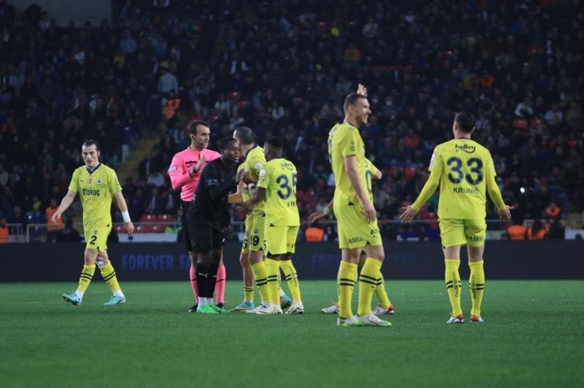 Fenerbahçe'de çıldırtan rotasyon! İsmail Kartal'a şok tepki: Çeker vururum kendimi
