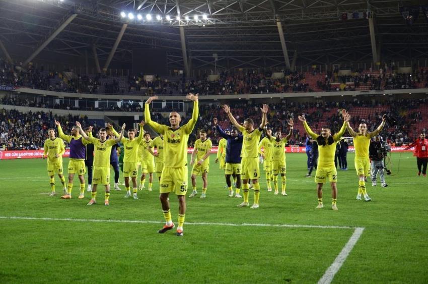 Fenerbahçe'de çıldırtan rotasyon! İsmail Kartal'a şok tepki: Çeker vururum kendimi