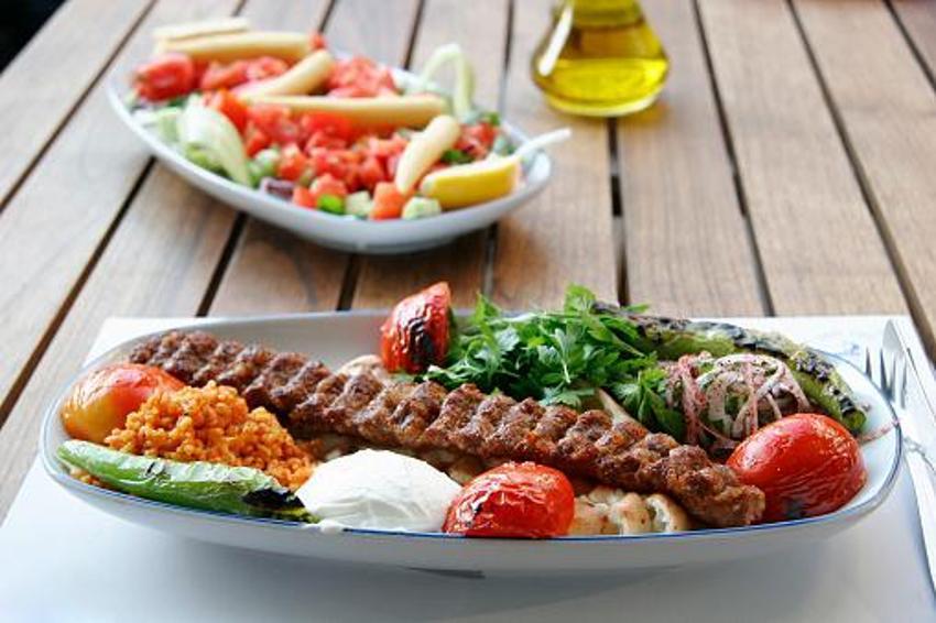 Adana'nın markalaşan geleneği: Sabah kahvaltıda ciğer kebap ve şalgam! İlk görenler şaşırıp kalıyor