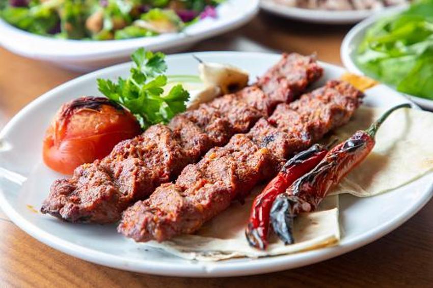 Adana'nın markalaşan geleneği: Sabah kahvaltıda ciğer kebap ve şalgam! İlk görenler şaşırıp kalıyor