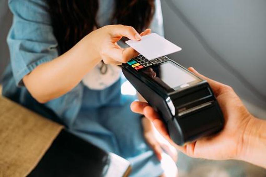 Kredi kartı kullananlara hayati uyarı! Bankalar ücret talep etmeye başladı