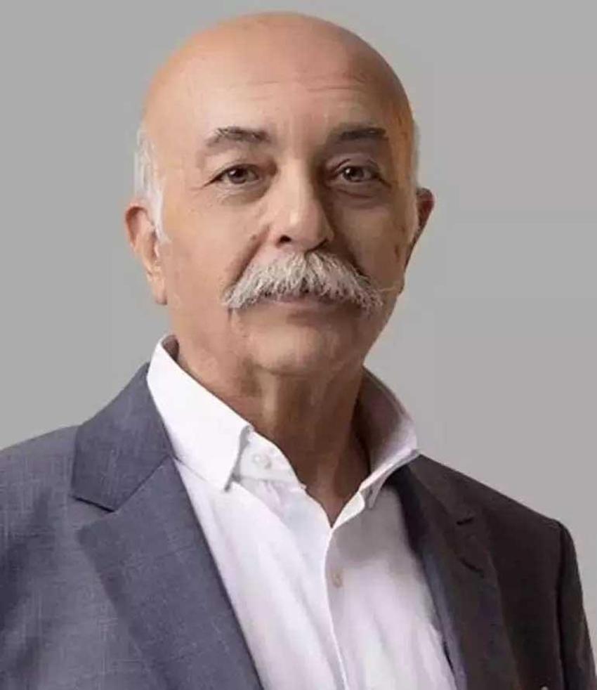 Taburcu olması bekleniyordu! Settar Tanrıöğen yeniden ameliyat masasına yattı!