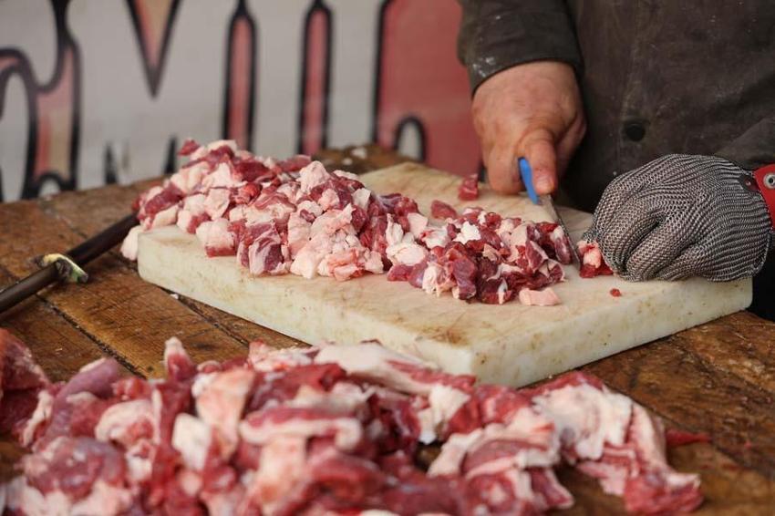 Adana’da kemikli karkas etin kilosu 330, kemiksiz etin kilosu ise 390 liradan satılıyor