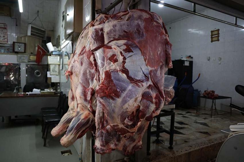 Adana’da kemikli karkas etin kilosu 330, kemiksiz etin kilosu ise 390 liradan satılıyor